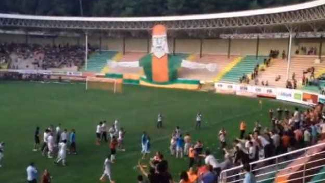 FIKRASINA GÜLÜNMEYEN ADAM