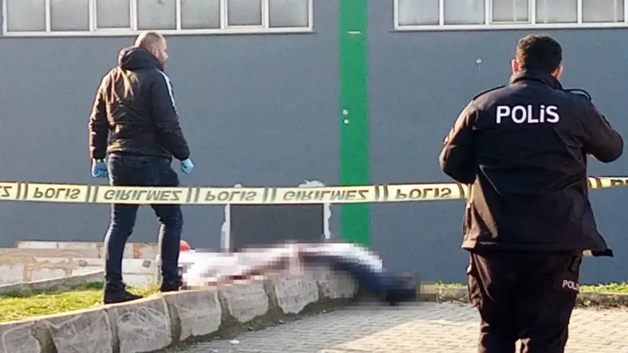 Sokak ortasında başından vurularak öldürülmüş halde bulundu