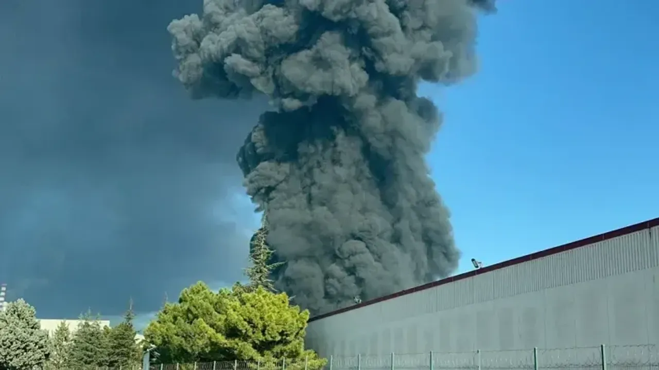 Oyuncak fabrikasında yangın çıktı