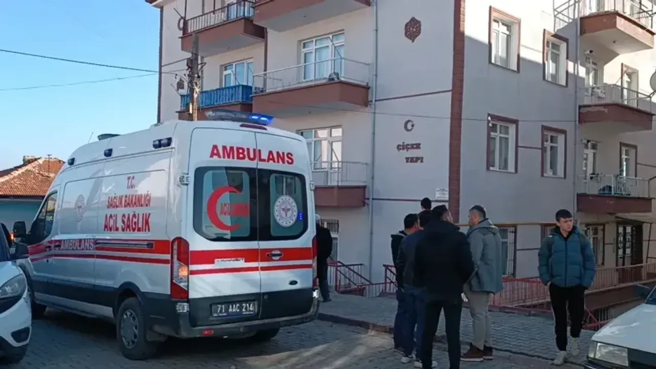 Ailesiyle birlikte yaşadığı evde ölü bulundu