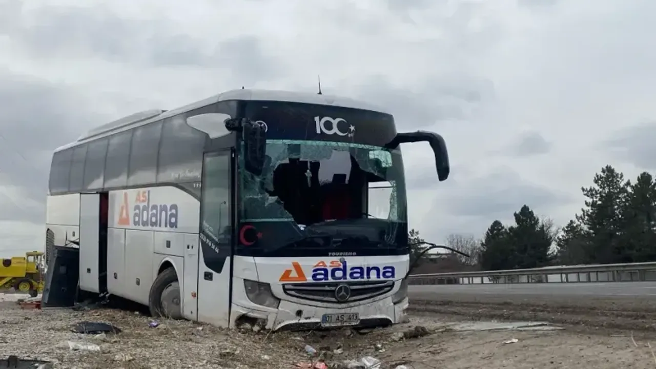 Feci kaza: Otobüs su kanalına uçtu; çok sayıda yaralı var