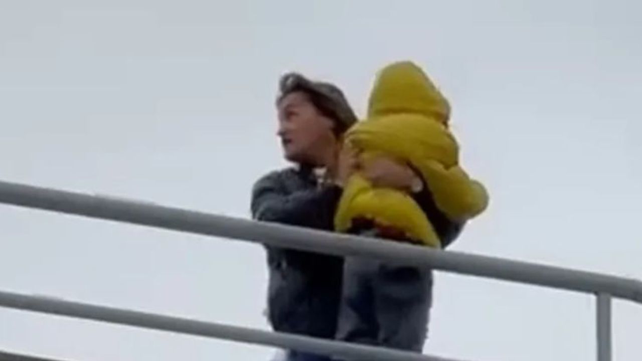 Bunalıma giren anne dehşet saçtı: Engelli oğlu da kucağındaydı!