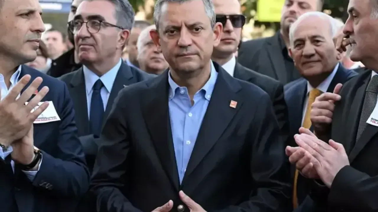 Özel, anahtar listede 12 kişinin üstünü çizdi