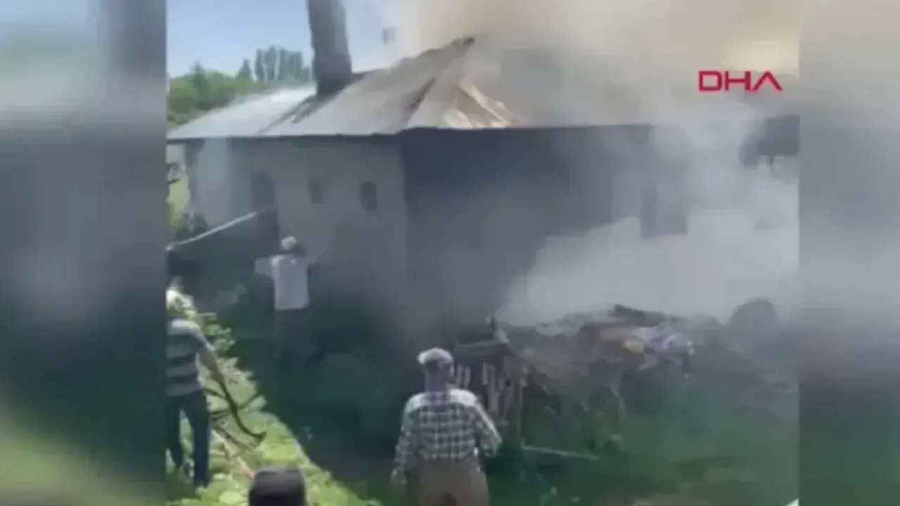 Antalya'da yangın: Tek katlı ev kullanılamaz hale geldi