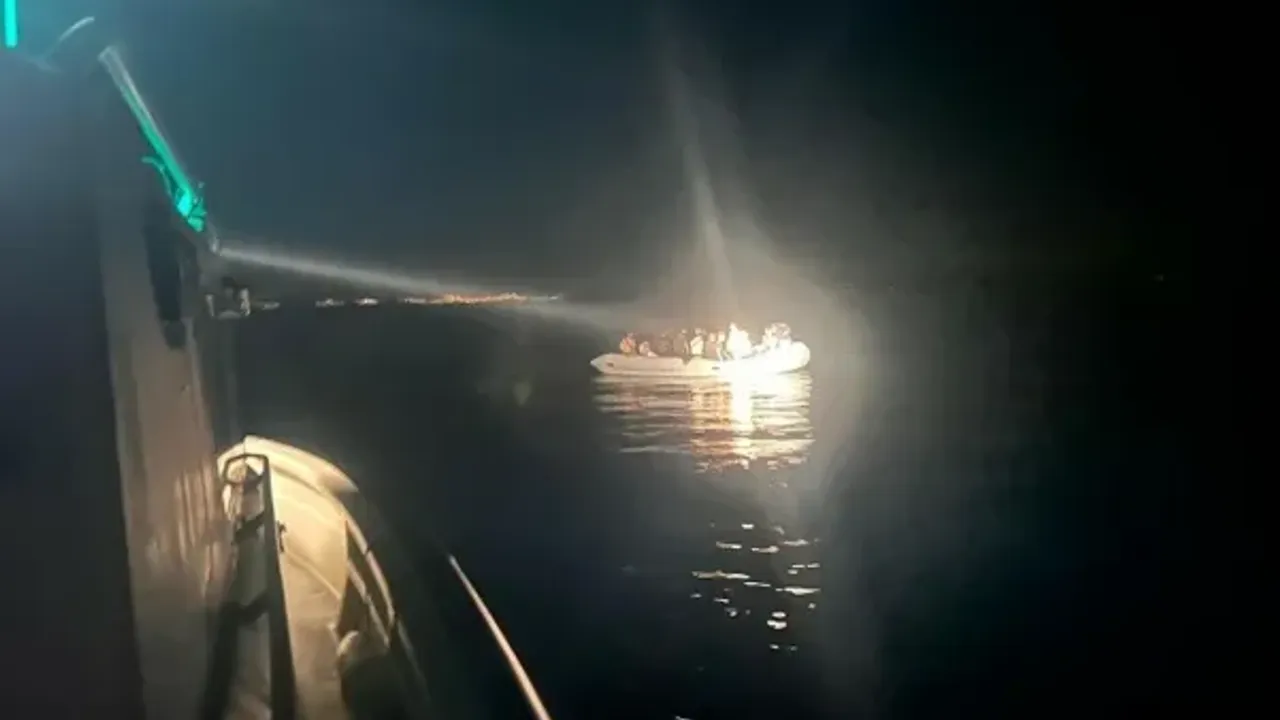 Datça açıklarında 22 düzensiz göçmen kurtarıldı