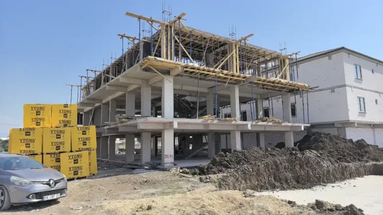 İnşaatın 3'üncü katından düşen işçi hayatını kaybetti