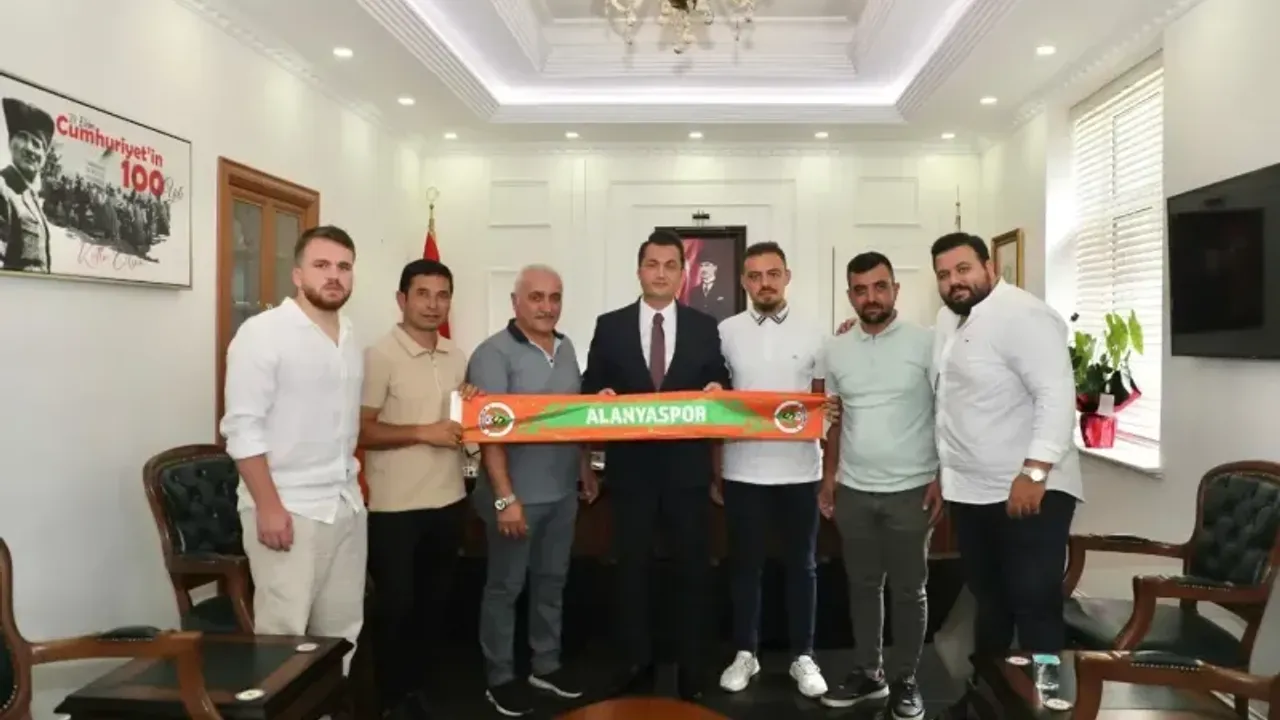 Alanyaspor taraftarlarlarından kaymakama ‘Hayırlı Olsun’ ziyareti