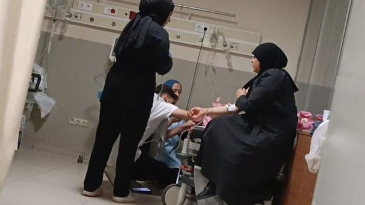 Yedikleri bisküvi iki aileyi hastanelik etti