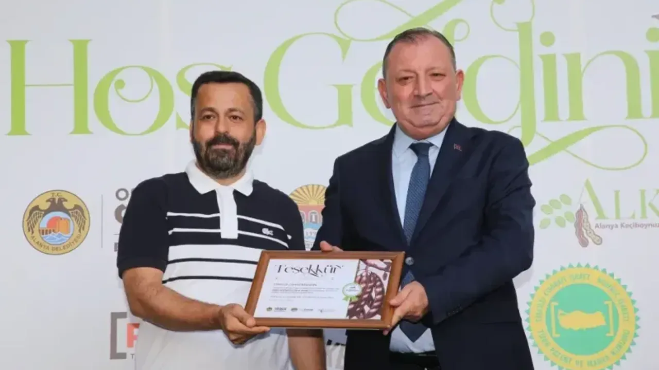 Alanya Keçiboynuzu Hasat Şenliği ve coğrafi işaret belge töreni gerçekleştirildi