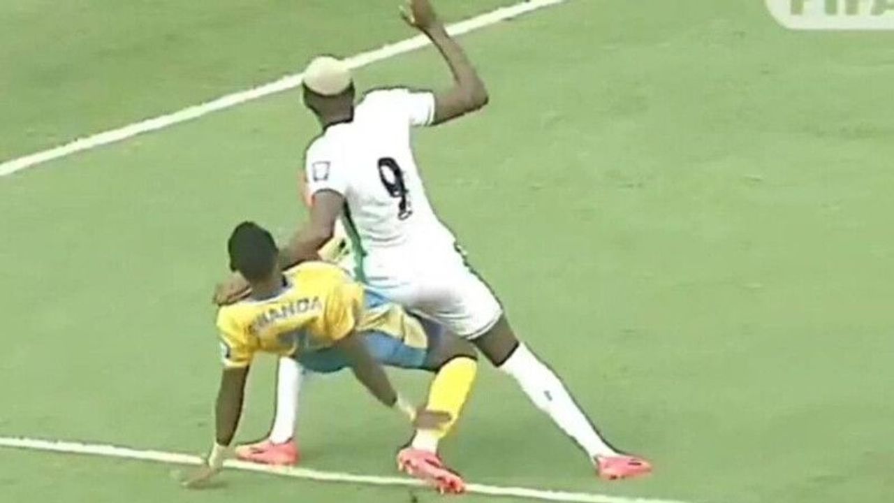 Galatasaray'a şok! 2 hafta sahaya çıkamayacak