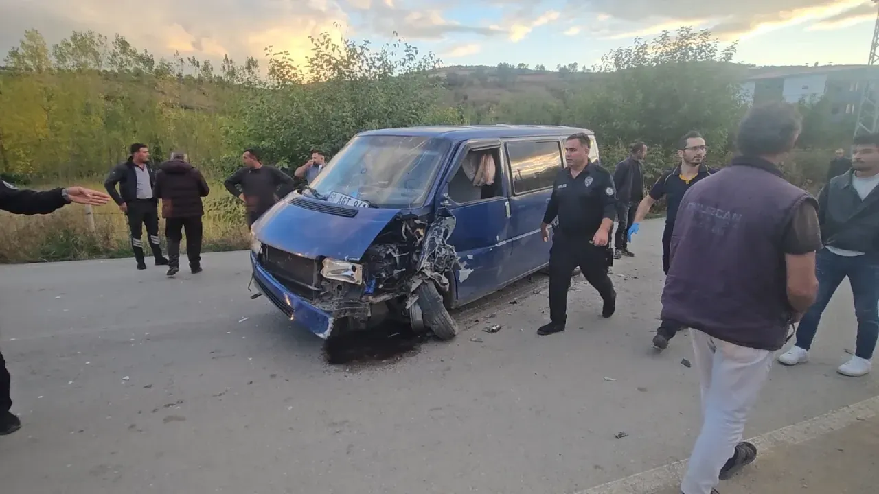 Tokat'ta otomobil minibüsle çarpıştı: 5 yaralı