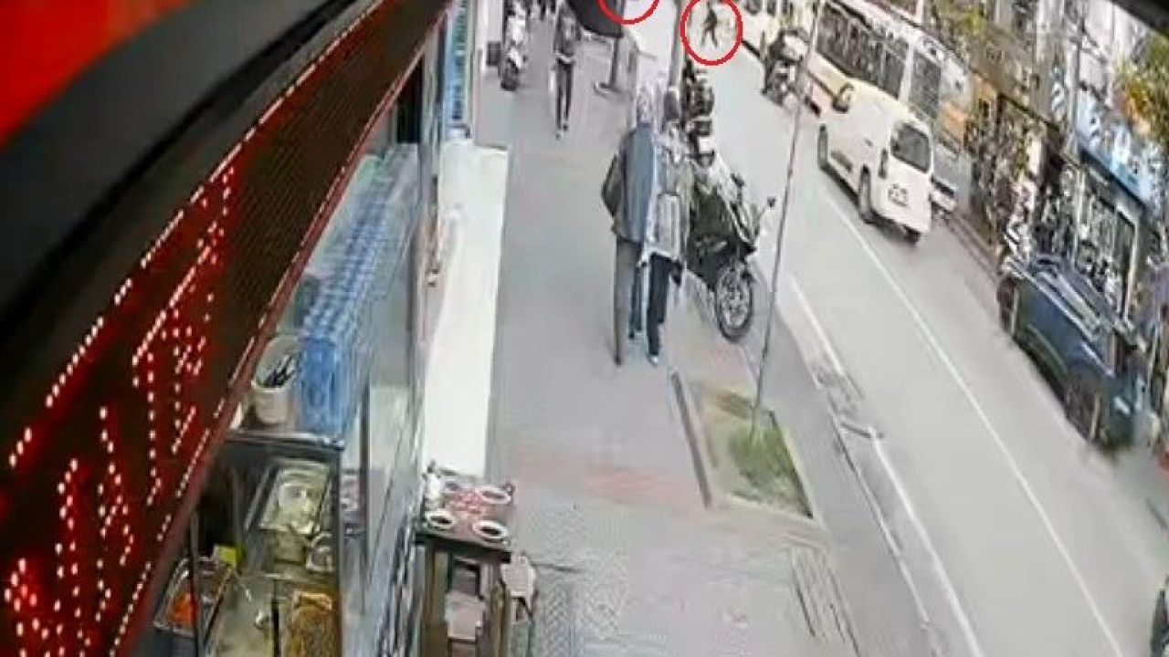 Yayaya çarpmamak için kaldırıma çıkıp ağaca çarptı