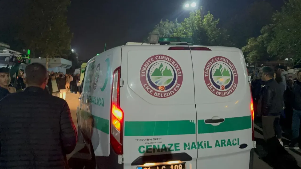Viyadük inşaatında iskele çöktü: 4 ö*ü 1 yaralı