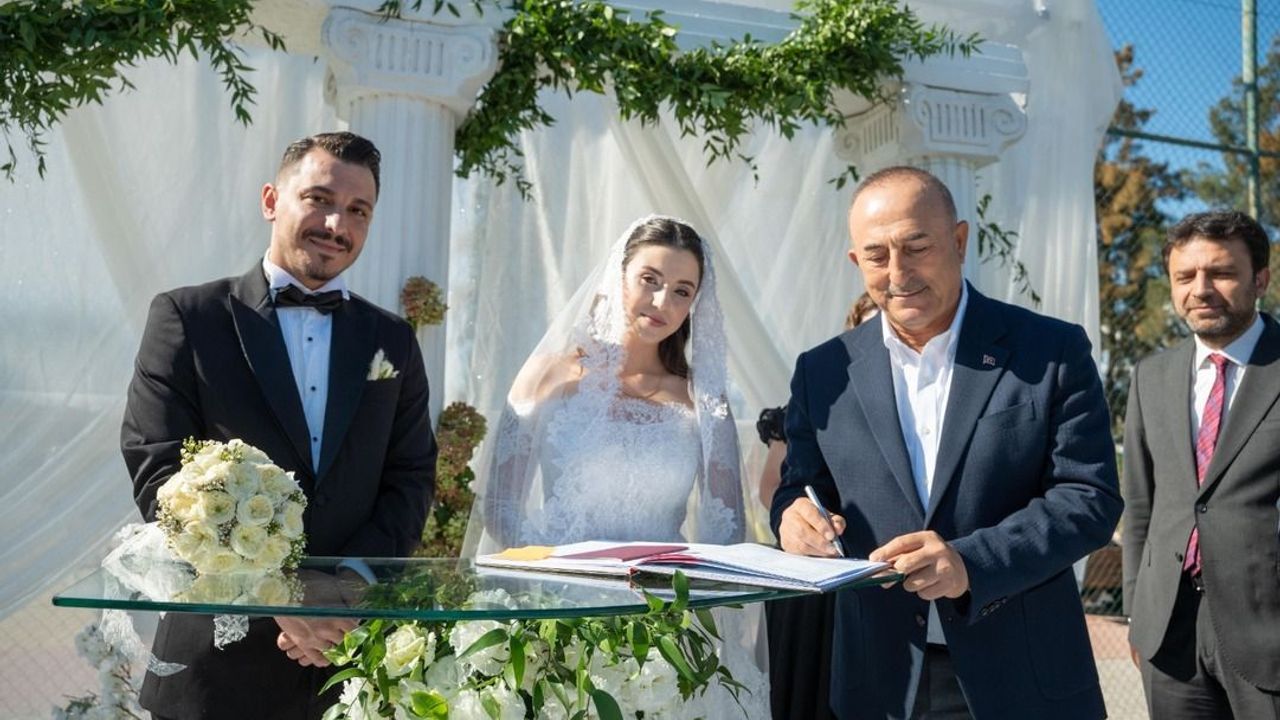 Eski Başkan Uludağ’ın eserinde kızının mutluluğu