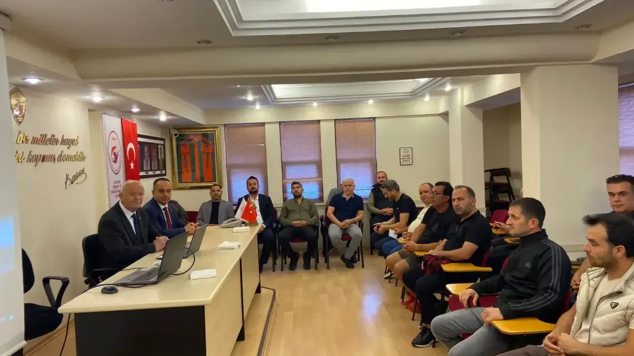 ALESO Alanya esnafına marka avukatlarıyla mücadelenin hukuki yönlerini anlattı