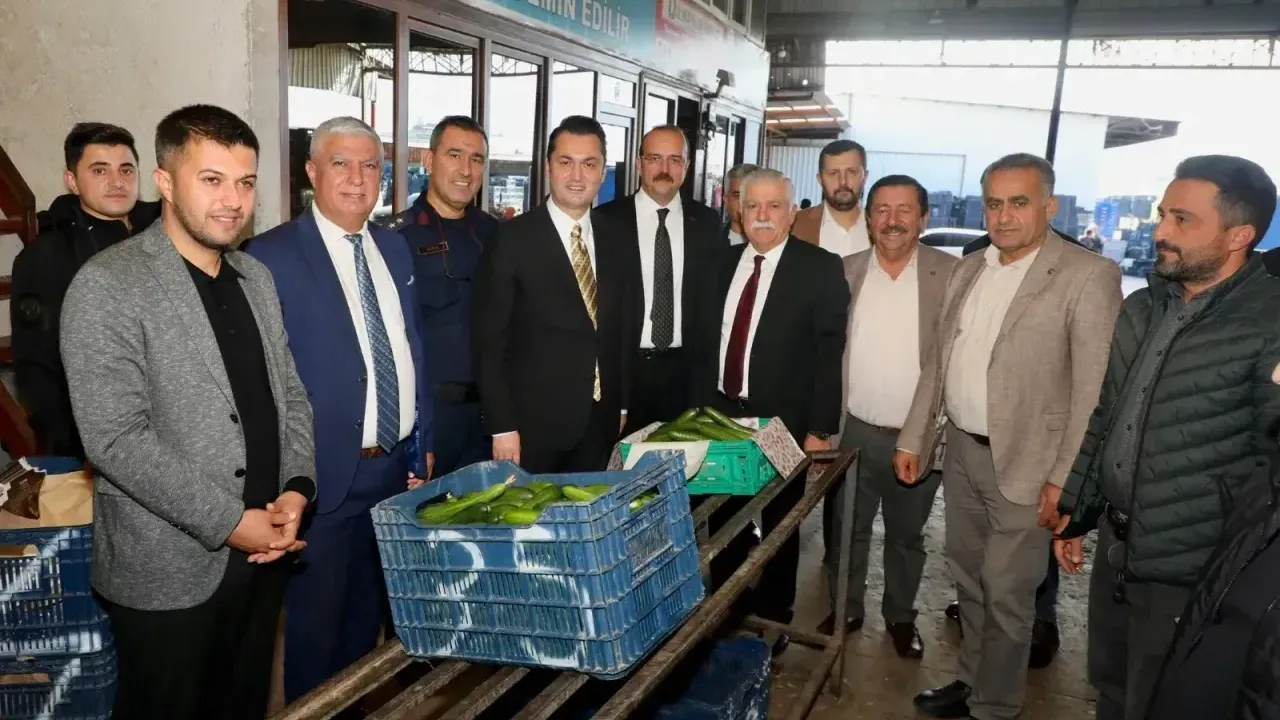 Alanya Kaymakamı Öztürk hal esnafını dinledi