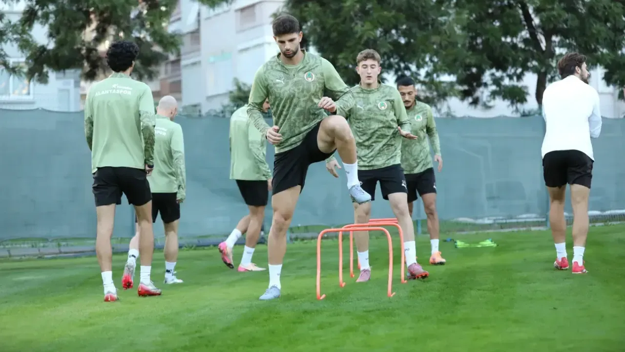 Alanyaspor mesaisinde Kayserispor'a bileniyor