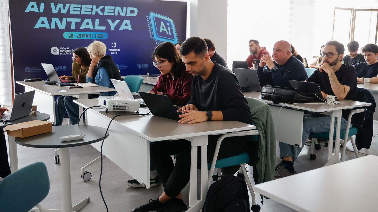 Antalya'da gençlere yönelik yapay zeka eğitimi düzenlendi