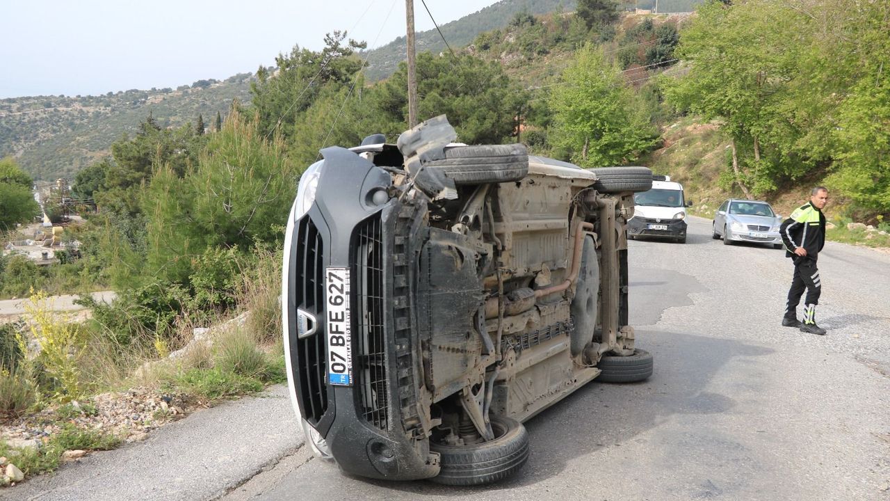 Alanya’da korkutan kaza! Çarpanın etkisiyle yan yattı