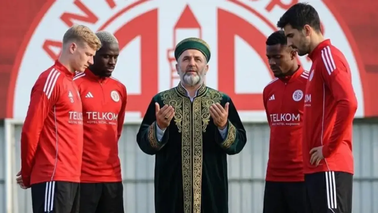 Antalyaspor'a Belediye desteği yetmedi şimdi de gol duasına çıktı