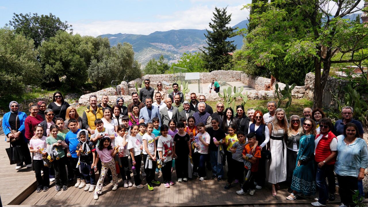 Alanya Kalesi’nde Hıdırellez coşkusu: Çocuklar geleneksel oyunlarla buluştu