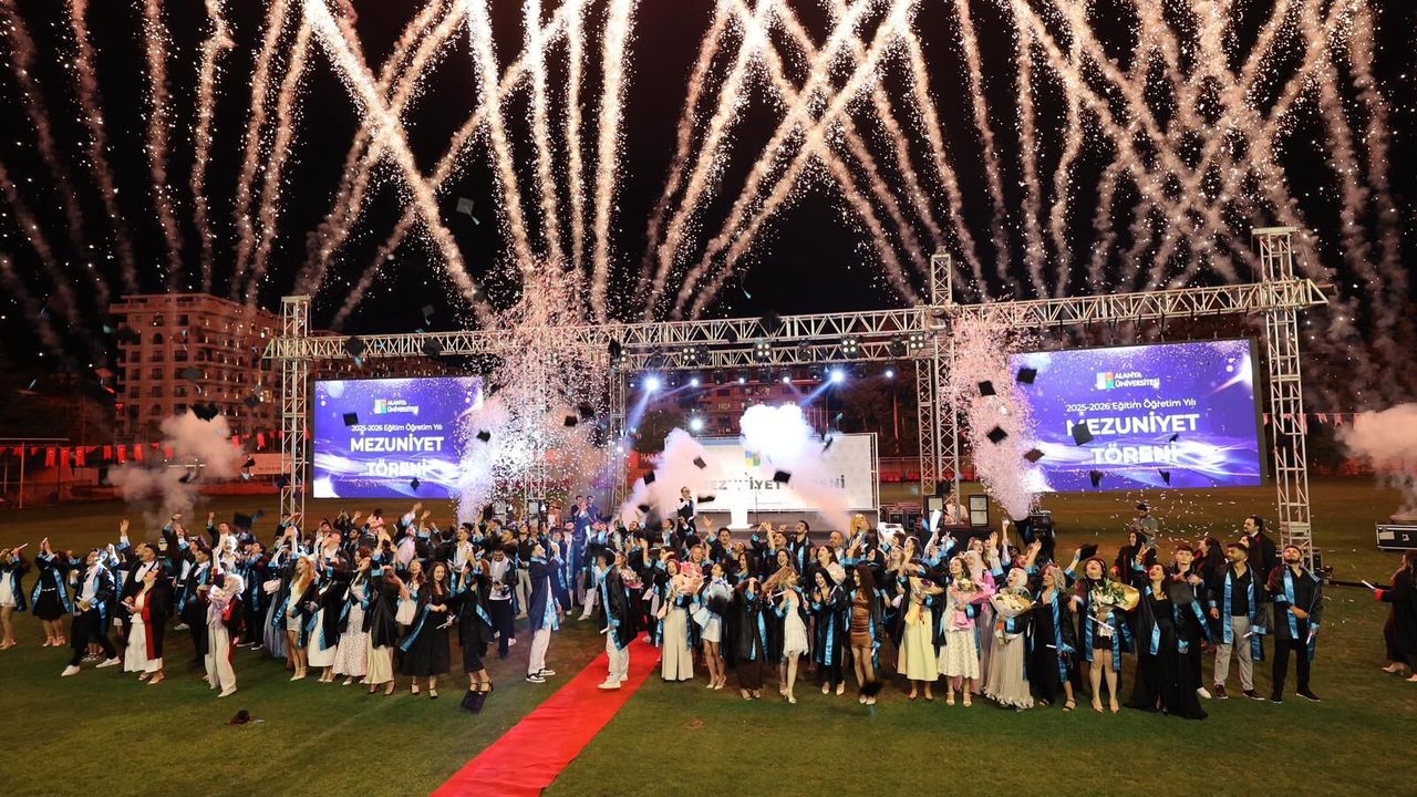 Alanya Üniversitesi'nde mezuniyet coşkusu: Binlerc