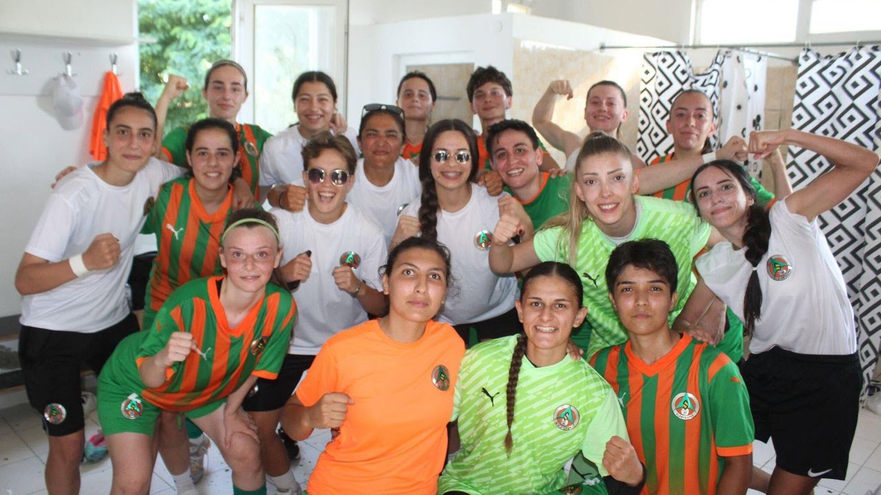 Corendon Alanyaspor kadın futbol takımından gol şo