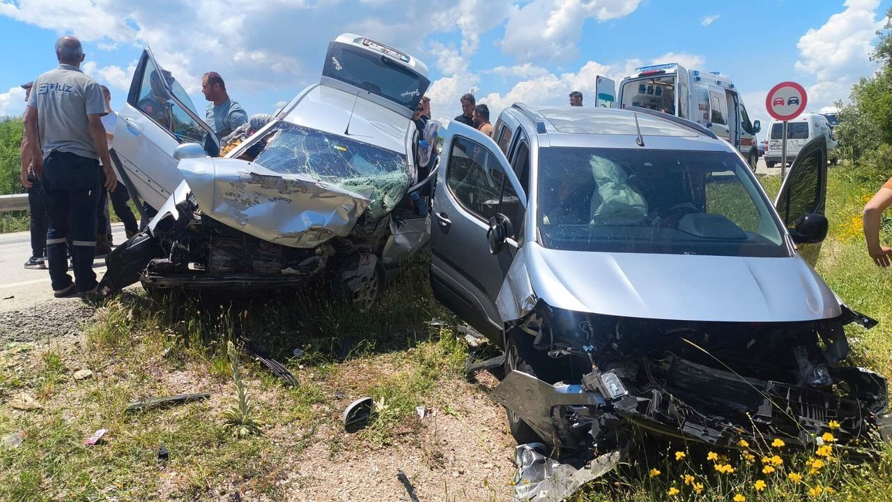 Eğirdir'deki kazada anne ve kızın ardından baba da öldü