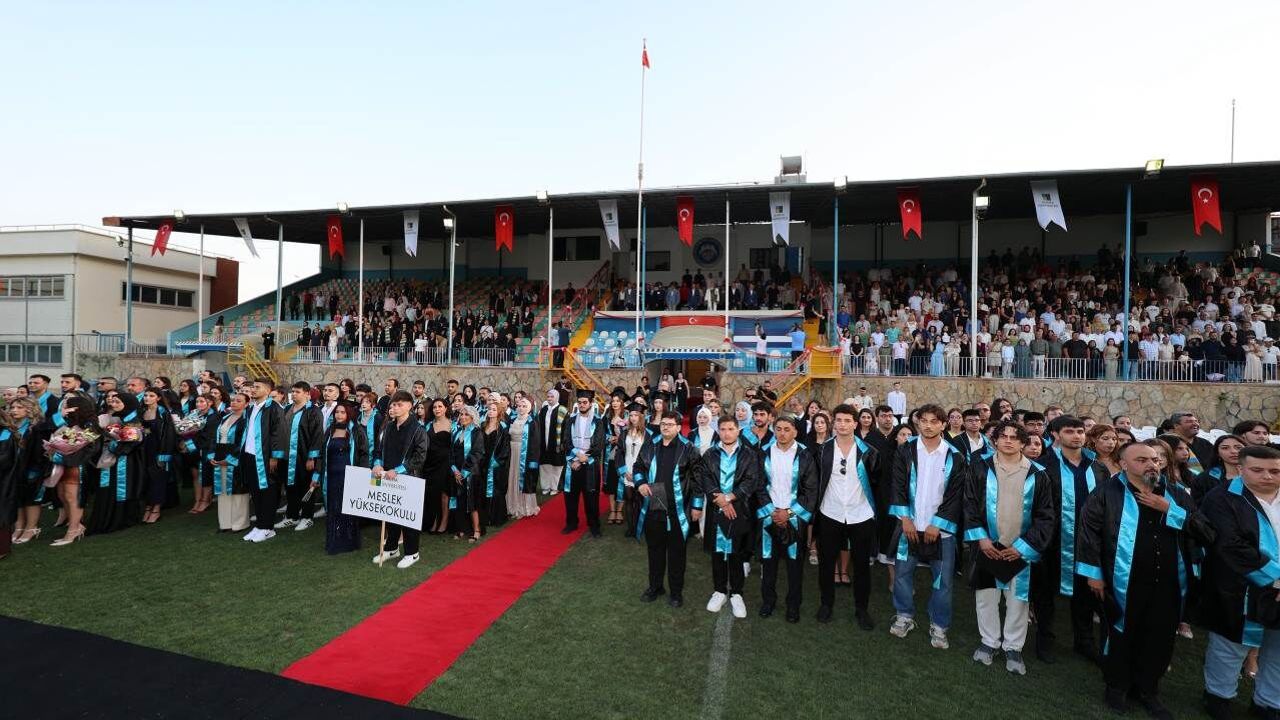 Alanya Üniversitesi mezunlarını geleceğe uğurladı