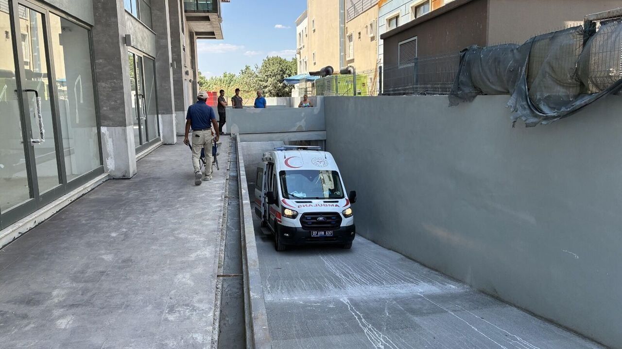 Muratpaşa'da iki işçi su deposunda zehirlendi