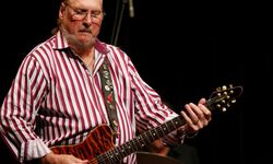 Ünlü müzisyen hayatını kaybetti