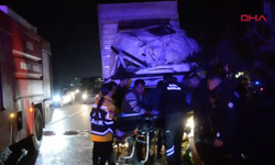 Antalya'da TIR kontrolden çıktı: Araçlar birbirine girdi