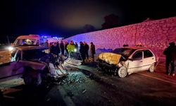 İki otomobil kafa kafaya çarpıştı: 11 aylık bebek dahil 4 yaralı