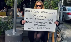 Ünlü oyuncudan dikkat çeken çıkış: Pankart açıp iş istedi