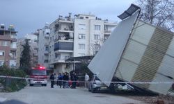 Antalya’da hortum ve sel hayatı felç etti