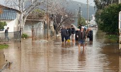 Antalya'yı sel fena vurdu: Seralar ve evler sular altında