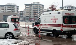 Boşanma aşamasında eşini koli bandıyla bağlayıp kezzap döktü