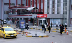 Boşanma aşamasındaki eşe kaldırım taşlı saldırı: Ağır yaralandı!