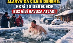 Alanya'da çılgın deneme: Eksi 10 derecede buz gibi havuza atladı