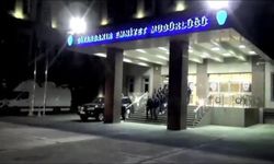 İl Emniyet Müdürlüğü binasına el yapımı patlayıcı atıldı