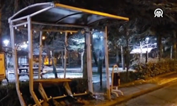 Durakta beklerken ölümden döndü