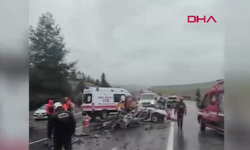 Yolcu otobüsü ile otomobil çarpıştı: Ölü ve yaralılar var