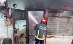 Antalya'da gecekondu alev alev yandı