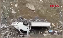 Kontrolden çıkan kamyonet şarampole devrildi