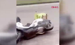 Şiddetli rüzgar motosikleti devirdi