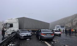 10 aracın karıştığı feci zincirleme kaza: Otoyol trafiğe kapandı