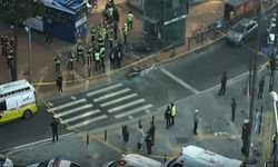 Yoldan çıkan belediye otobüsü bankaya girdi