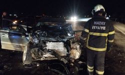 Otomobil ile minibüs kafa kafaya çarpıştı