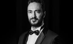 Balkondan düşen sanatçı hayatını kaybetti