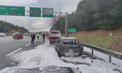 Otoyolda otomobil alev alev yandı